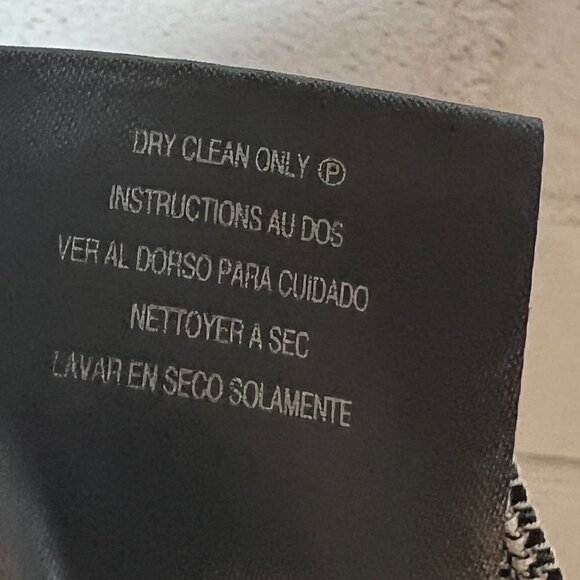 Tahari Arthur S. Levine Women's Zip Back Houndstooth Midi Pencil Skirt Size 8P - Picture 6 of 12